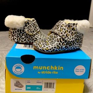 NIB Munchkin by Stride Rite Faux Fir Baby Bootie. SIZE 2M